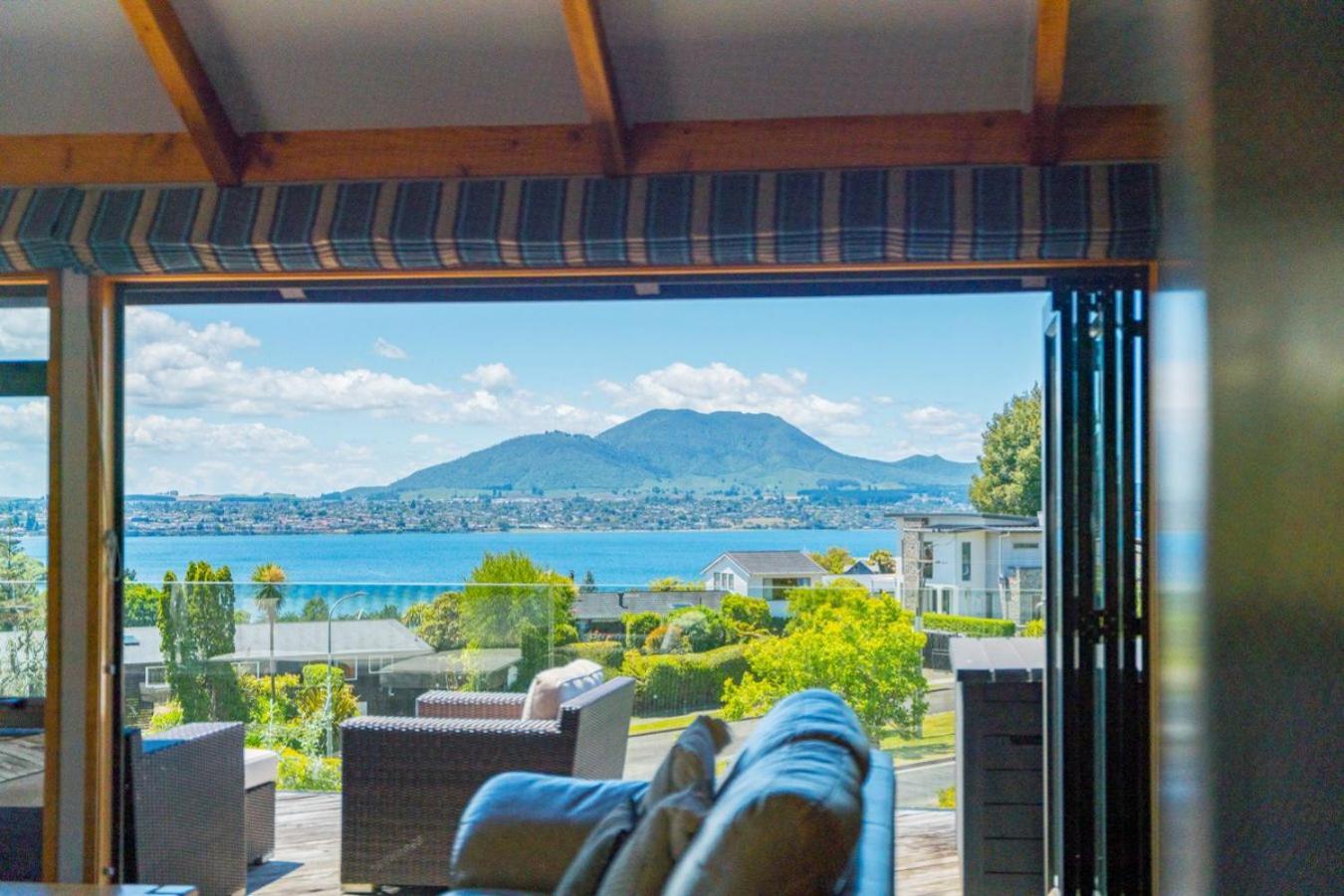 Acacia Sunrise - Taupo Villa Luaran gambar